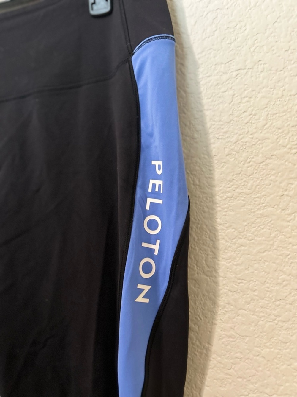 Peloton Colorblock High Rise Cropped Leggings Size XL Black Blue Yellow - Picture 3 of 6